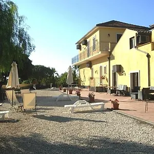  Farm stay Oasi Del Fiumefreddo
